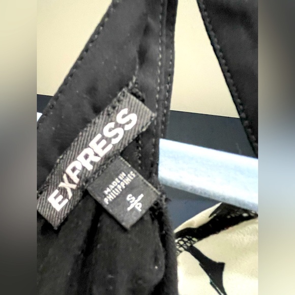 Express dressy, tank top, black and white palm trees size small good con… - Picture 3 of 3